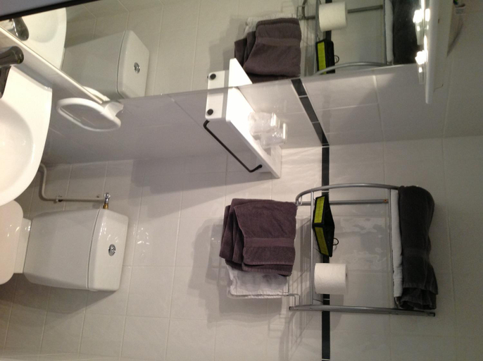Bathroom 3, Hotel Restaurant Les oliviers, Drôme