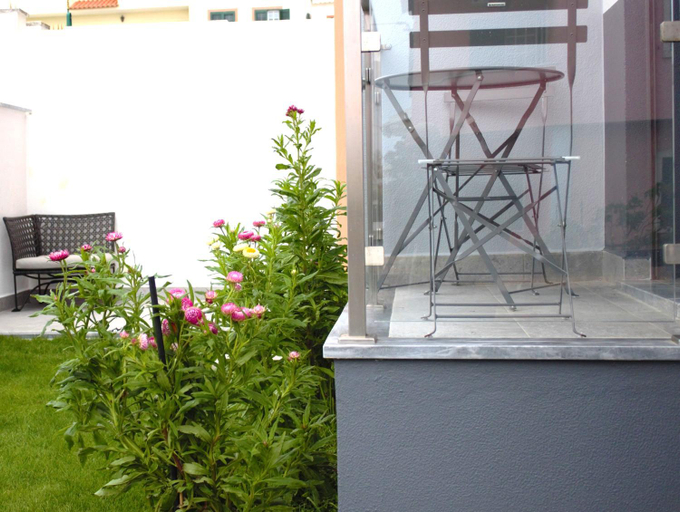 Others 5, Relax & Travel, Almada