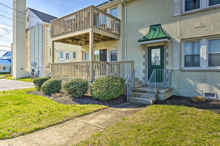Wildwood Crest Condo 2 Blocks to Beach!, Cape May