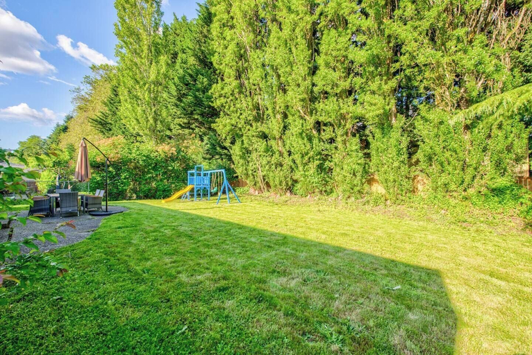 Others 4, Cheerful Kirkland Home w/AC Big Yard, Walk to Beach, King