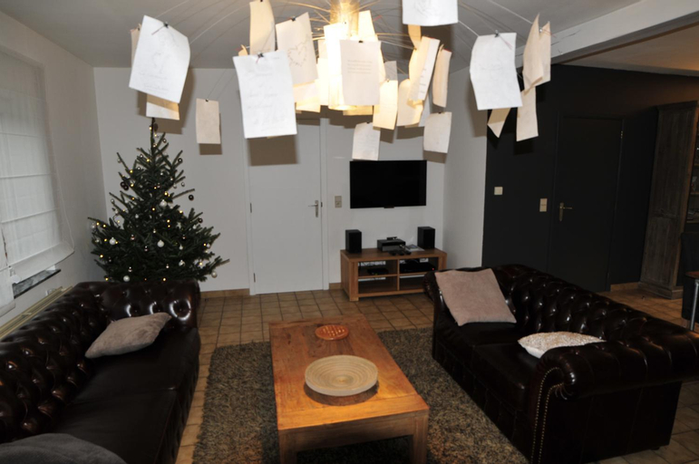 Others 2, La Maison Des Artistes, Luxembourg
