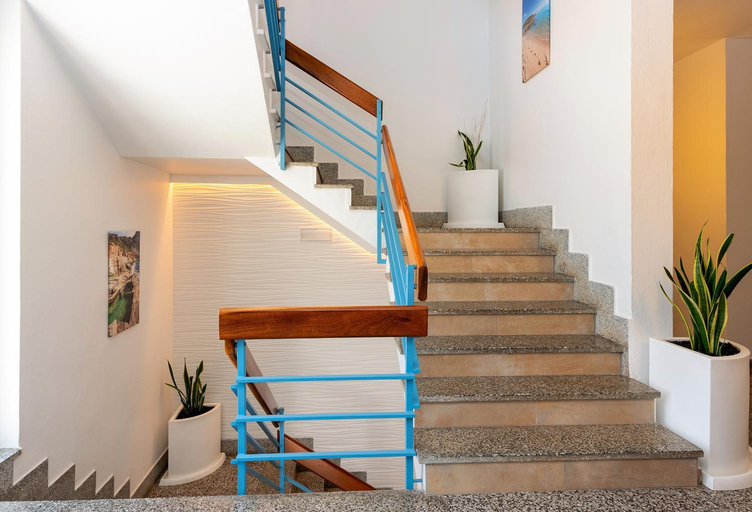 Others 4, Hostal Pitiusa, Baleares