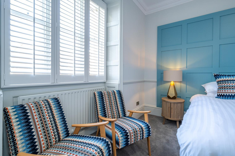 Bedroom 2, The Golden Lion Hotel, Cambridgeshire