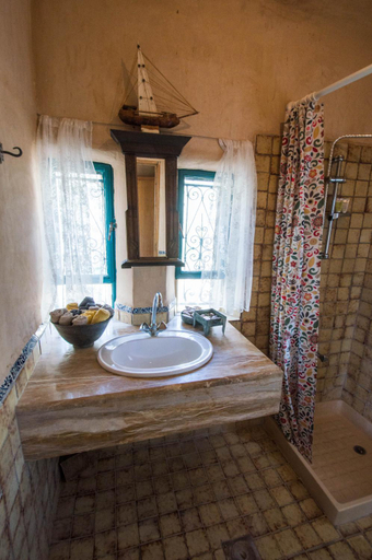 Bathroom 2, Beit Al Fannan, Tayybeh