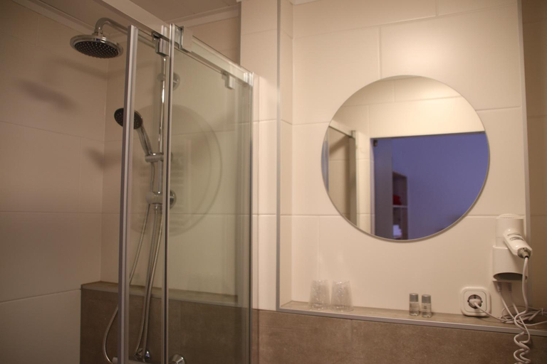 Bathroom 3, Gastehaus Landhaus Tyrol, Innsbruck Land