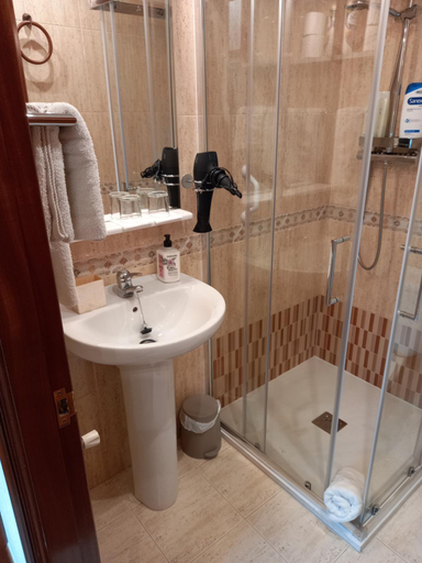 Bathroom 4, Suite Bilbao Arena con plaza de garaje, Vizcaya