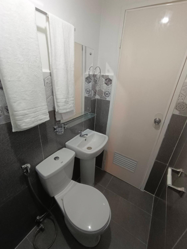Bathroom 3, Happy Daze Hotel Tagum, Tagum City