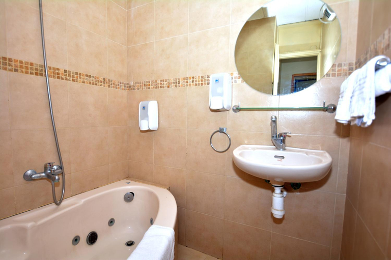 Others 4, Gan Hakramim Country Lodging