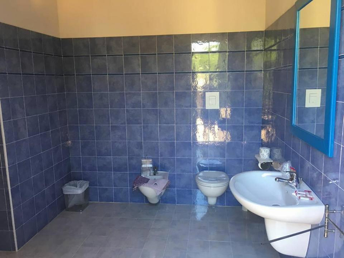 Bathroom 5, Hotel Villaggio Stromboli, Vibo Valentia