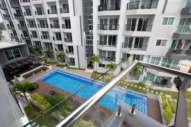 Swimming Pool 13