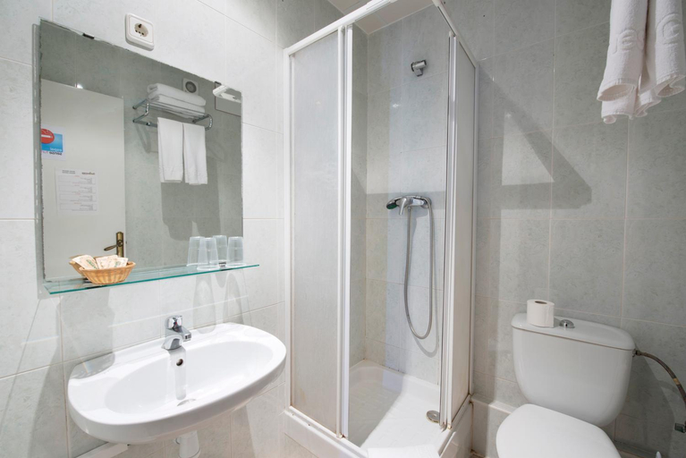 Bathroom 3, Guilleumes Montserrat, Barcelona