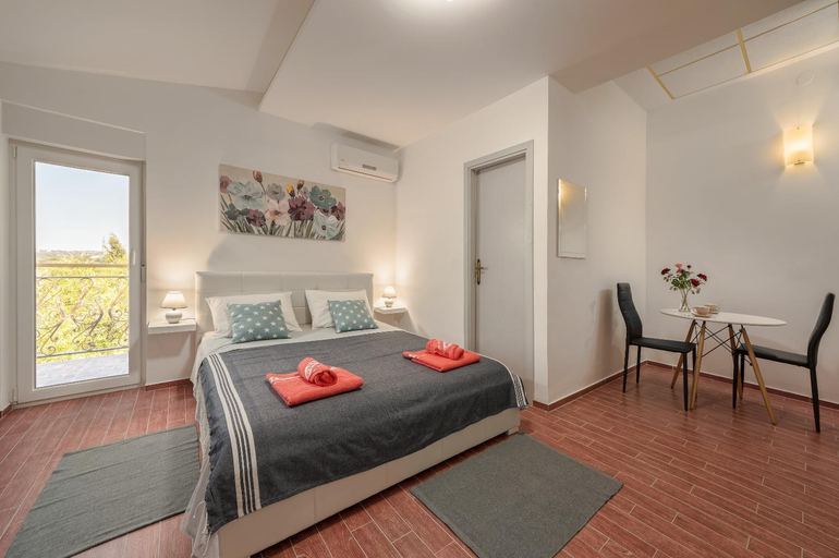 Others 5, Lavander 3 private room with bathroom and balcony, Pula