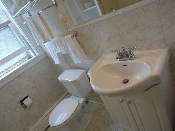 Bathroom 4, Governor's Mansion Inn, Northumberland
