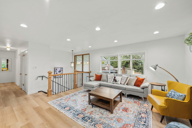 Others 5, Parkside Escape Oasis in Bellevue fully fenced, King