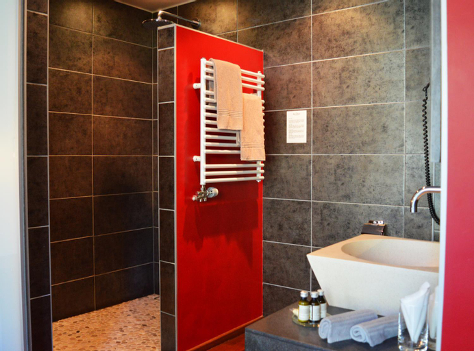 Bathroom 10