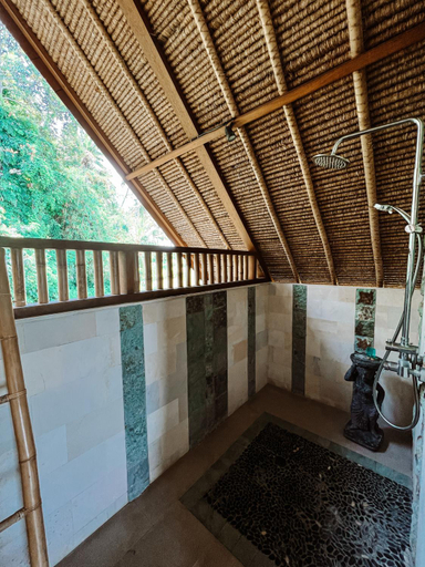 Bathroom 4, Two Smiling Buddhas, Karangasem