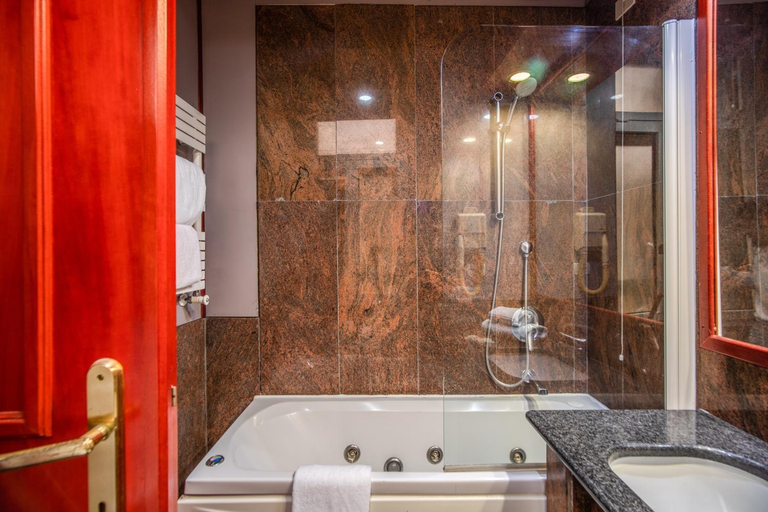 Bathroom 3, TriplyRooms Collection - Roma Termini, Rome