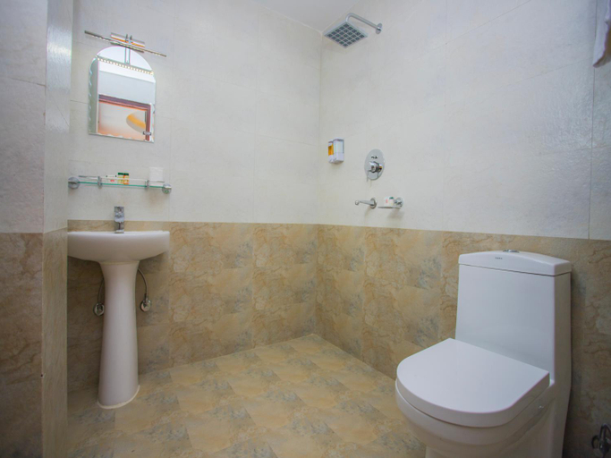 Bathroom 2, Hotel Lakeside Pvt. Ltd., Gandaki