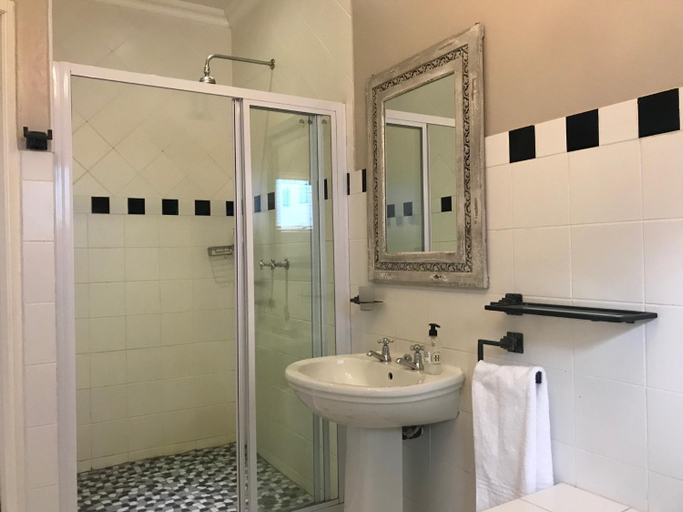 Bathroom 11
