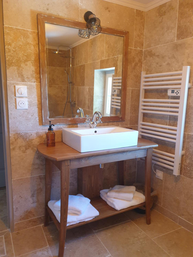 Bathroom 3, MAS DU RECATI, Vaucluse