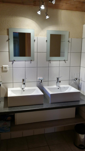 Bathroom 1, Domaine Lagardelle Rocamadour, Lot
