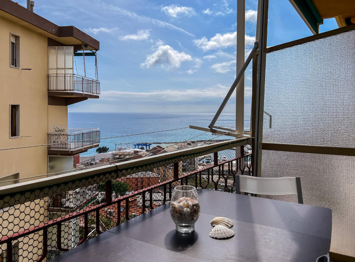 Exterior & Views 4, Grazioso monolocale con vista mare, Savona