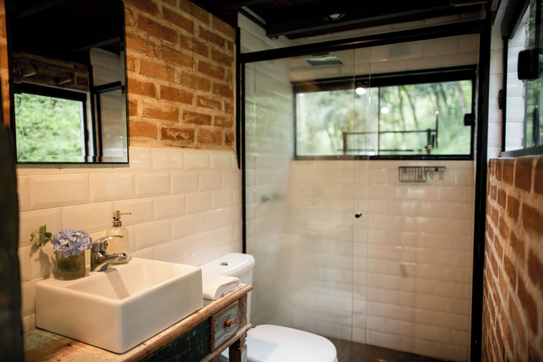 Bathroom, Chale de Vidro nas montanhas, Itanhandu