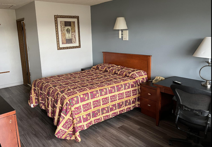 Others 4, Budget Inn, Churchill