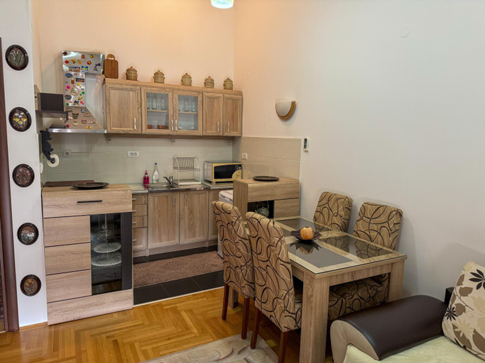Others 4, Apartment 50