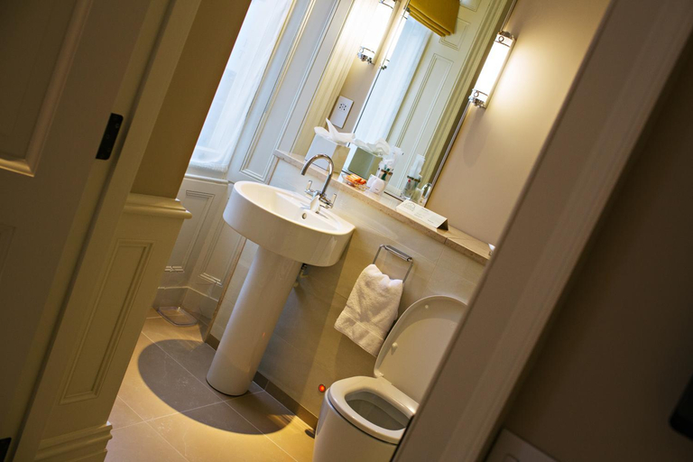 Bathroom 3, Houndgate Townhouse, Darlington