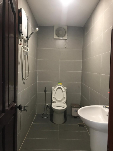 Bathroom 13