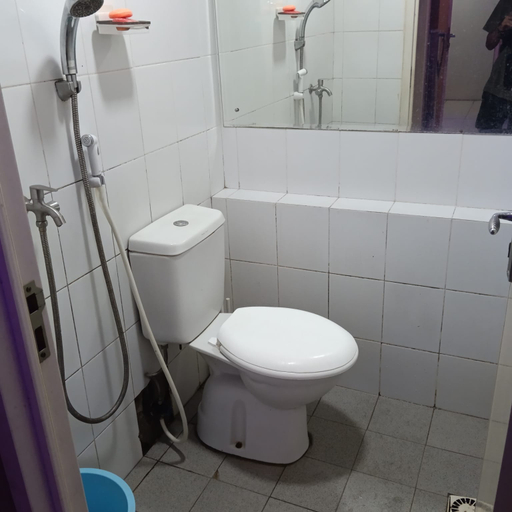 Bathroom 5, Apartemen Kalibata City by Al & Team, Jakarta Selatan