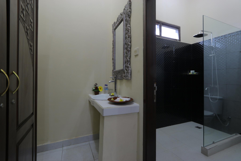 Bathroom 18