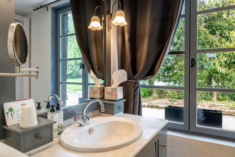 Bathroom 3, Domaine de Geffosse, Calvados
