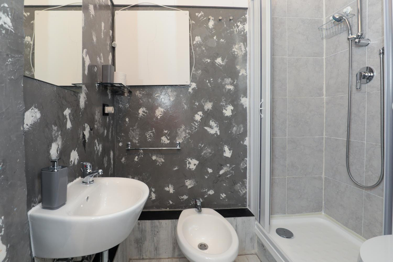 Bathroom 3, Le Mura room&breakfast, Genova