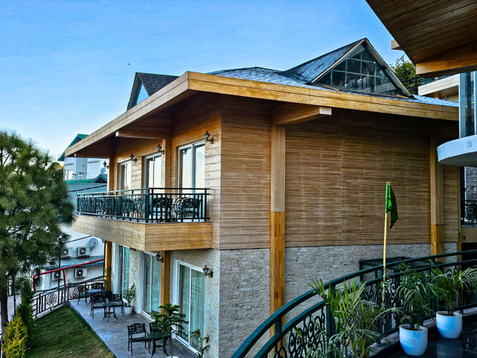 Exterior & Views