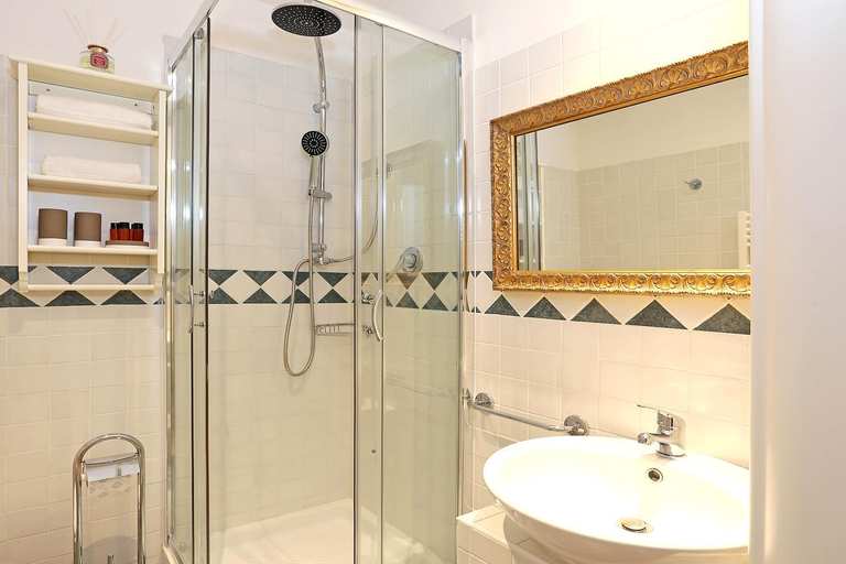 Bathroom 4, Liberty Rome Suites-NEW, Rome