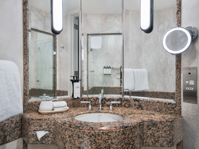 Bathroom 13