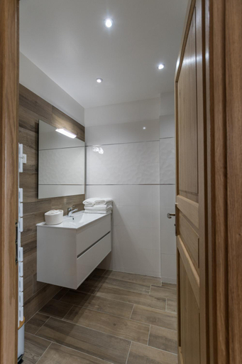 Bathroom 4, LA VALLEE JOLY, Manche