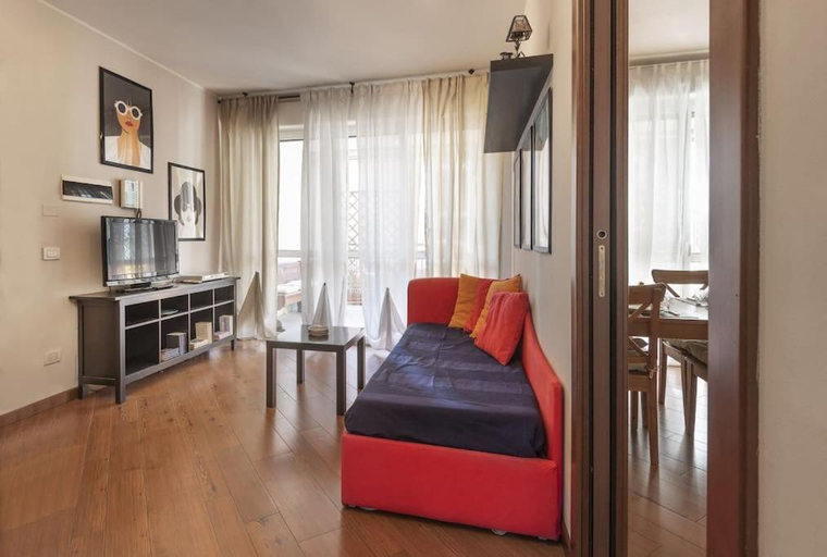 Others 4, Opi's home with terrace, Milano