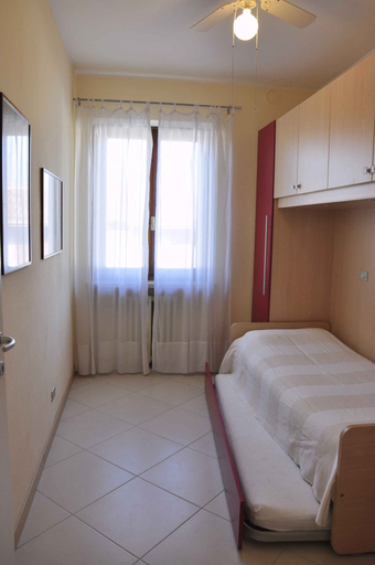 Bedroom 3, Ferienwohnung mit Terrasse und Pool, Verona