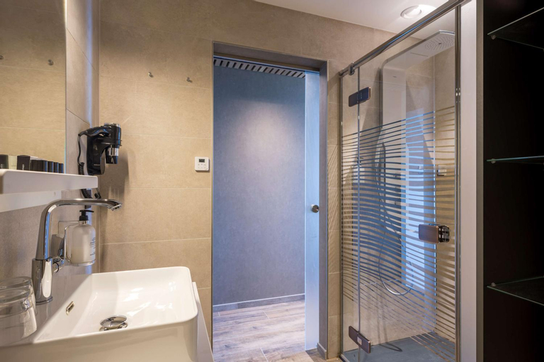 Bathroom 15
