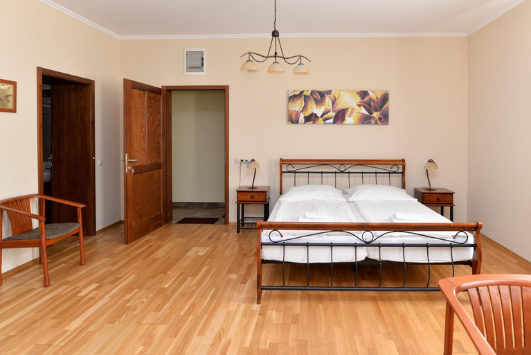 Bedroom 2, Althaus Vendeghaz, Paks