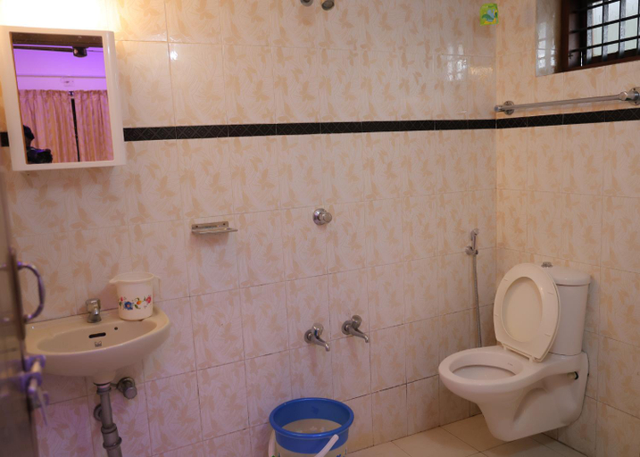 Bathroom 5, Malpans Mansion Villa, Ernakulam