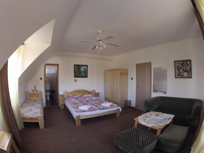 Bedroom 2, Olympos Panzio, Budapesti