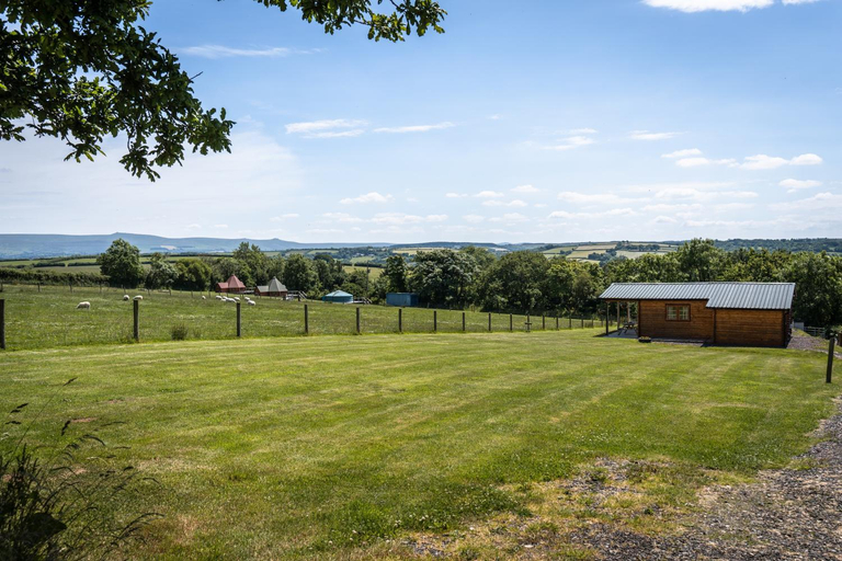 4, Tor Lodge, Oak Tree Lane, Devon