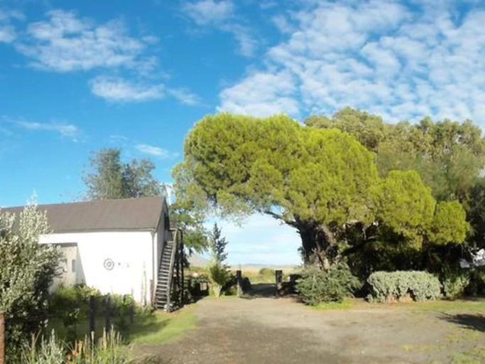 Others 3, Erin Farmhouse & Cottages, Chris Hani