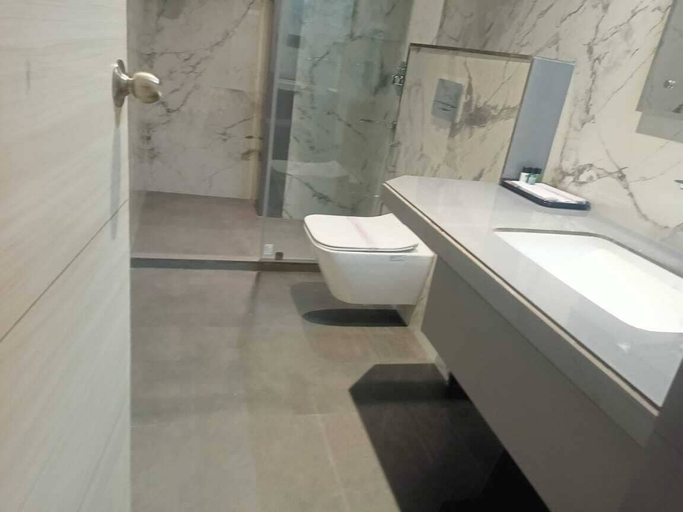 Bathroom 4, Hotel Sankalp Banaras, Varanasi