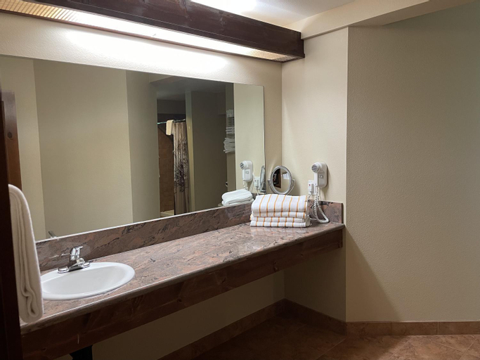 Bathroom 4