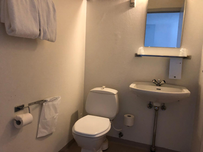 Bathroom 3, Tune Kursuscenter, Greve